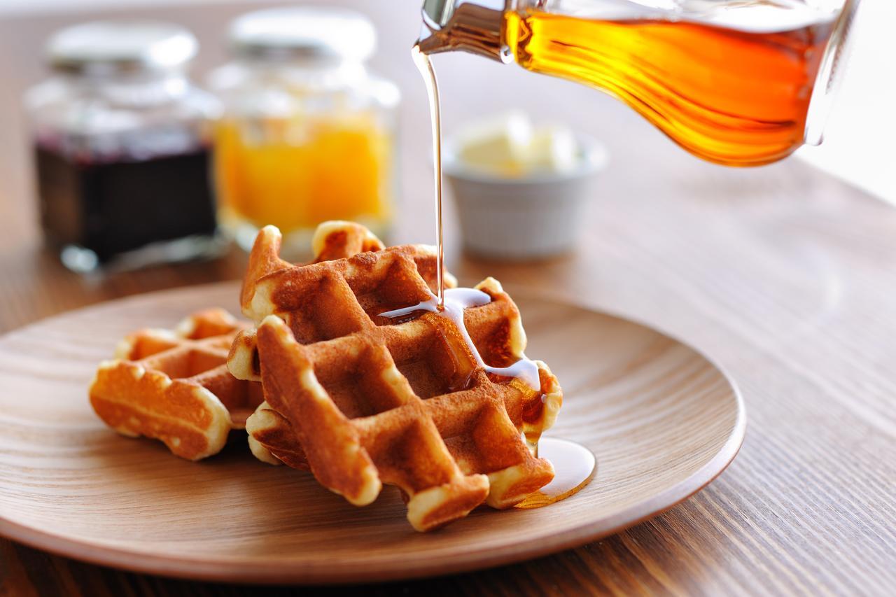 Omo7 Asahikawa By Hoshino Resorts Екстериор снимка Maple syrup being poured on a stack of waffles
