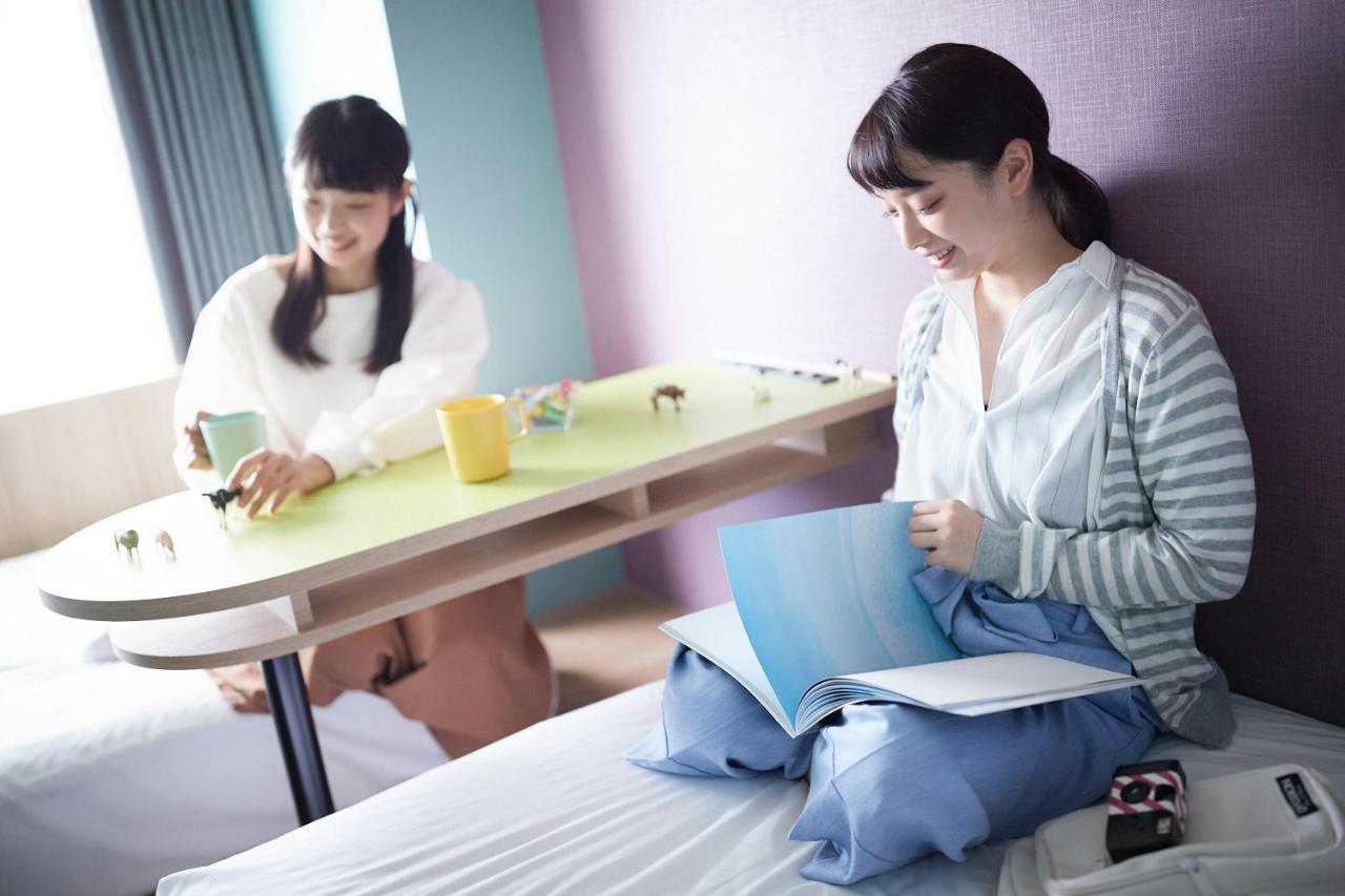 Omo7 Asahikawa By Hoshino Resorts Екстериор снимка Students studying in the dormitory